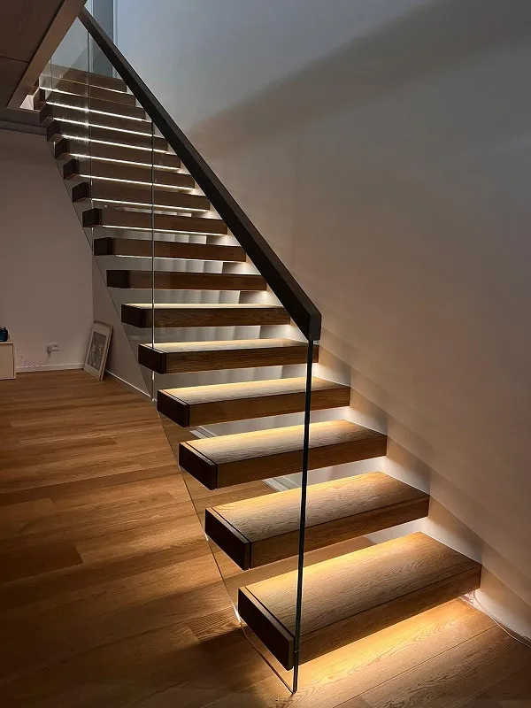 Schody lewitujące (wspornikowe) z balustradą szklaną i LED, zdjęcie 2