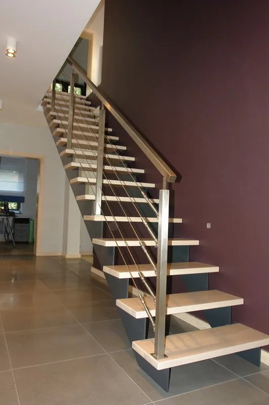 Schody metalowo-drewniane ażurowe z balustradą ze stali nierdzewnej, zdjęcie 1