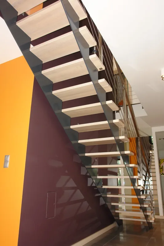 Schody metalowo-drewniane ażurowe z balustradą ze stali nierdzewnej, zdjęcie 2