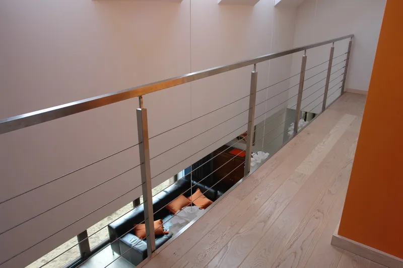 Schody metalowo-drewniane ażurowe z balustradą ze stali nierdzewnej, zdjęcie 5
