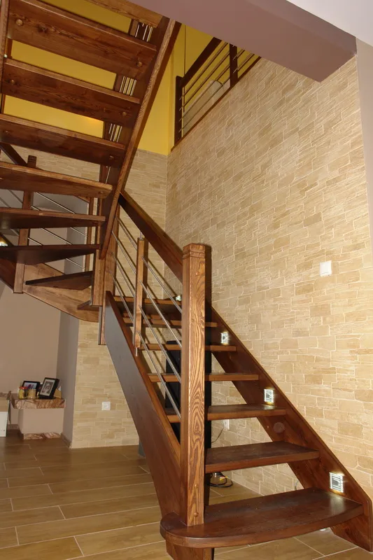 Schody ażurowe dwubiegowe z podestem i balustradą drewno ze stalą, zdjęcie 2